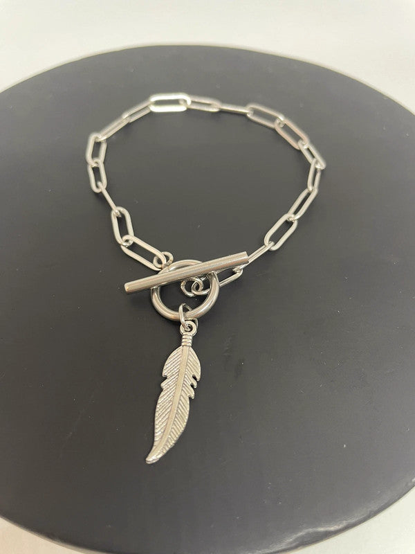 Bracelet chaîne maille longue plume longue